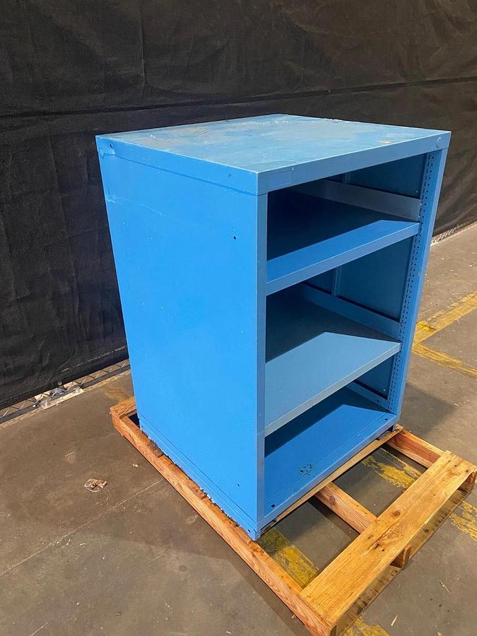 Used Stanley Vidmar Ind Tool Cabinet/Parts Storage w Shelves W:30" H:44.25" D:27.75"