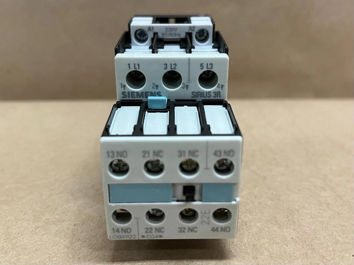 Used Siemens 3RT1025-1A SIRIUS 3R Contactor w/ 22E