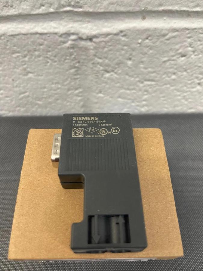 Siemens 6ES7 972-0BA12-0XA0, SINEC L2-Bud Connecting Plug - Lot of 2 - *NEW*