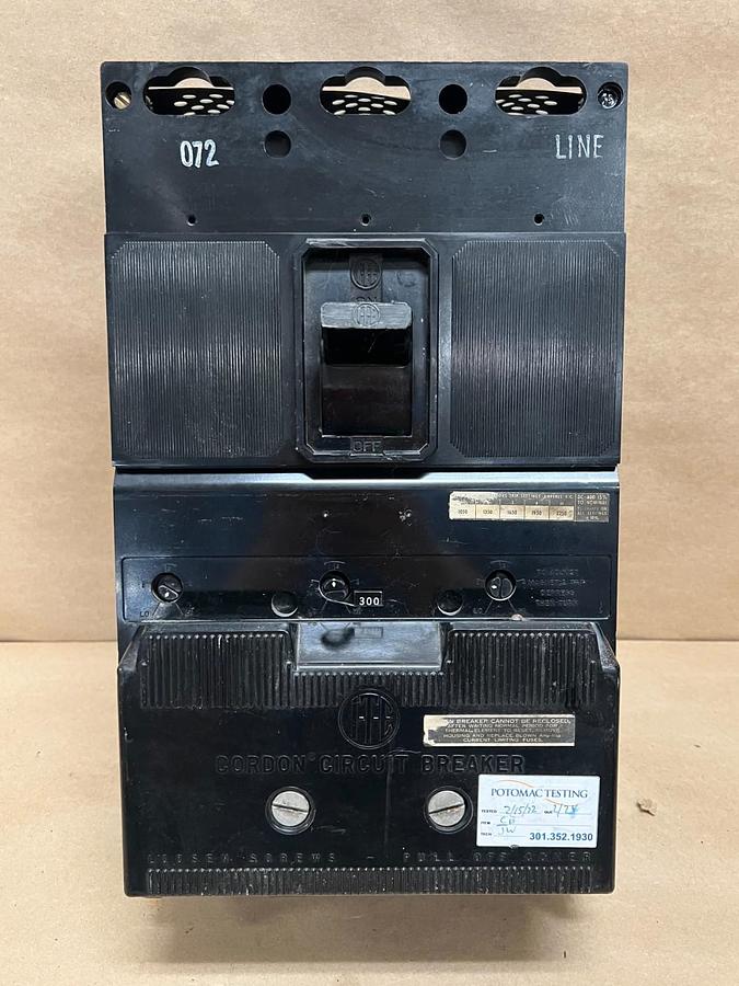 Used ITE CJ3B300 300A, 3-Pole, 600V Cordon Integrally Fused Circuit Breaker