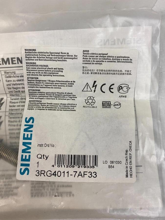 Used Siemens 3RG4011-7AF33 Inductive Proximity Switch