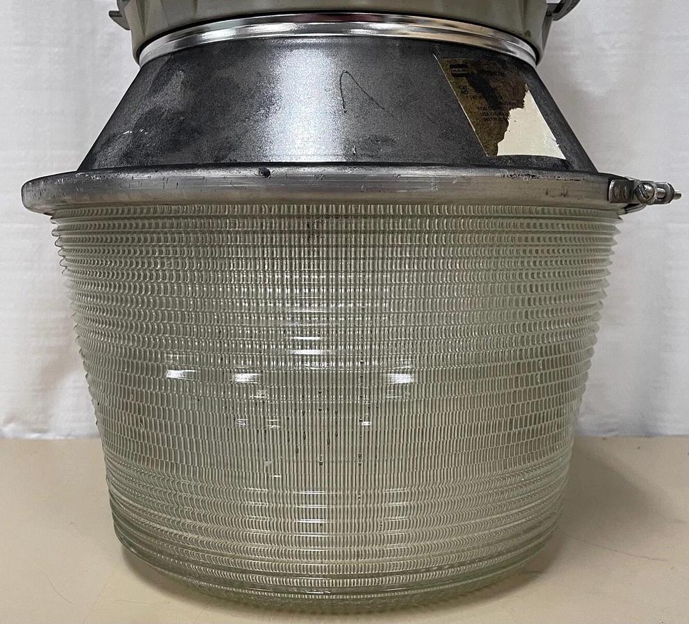 Used Crouse-Hinds VMVS400/MT GM Champ Lighting Fixture, Lighting Enclosure & Gasket