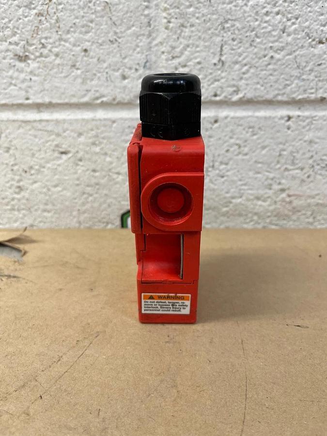 Used Allen Bradley Guard Master Trojan 5 440KT11118B Safety Switch Wire Protector Top