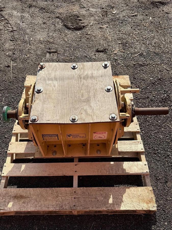 Used Western Pneumatics FDRW141801RD 14” x 18” Airlock