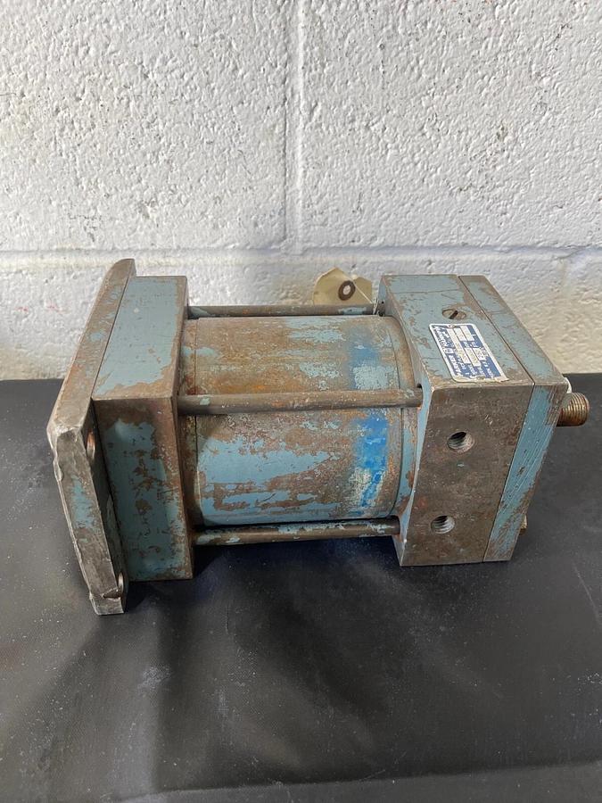 Used Parker-Hannifin CH-2A 14C Pneumatic Cylinder Bore 4 Str 3 Norm WP. 250 K30354-F