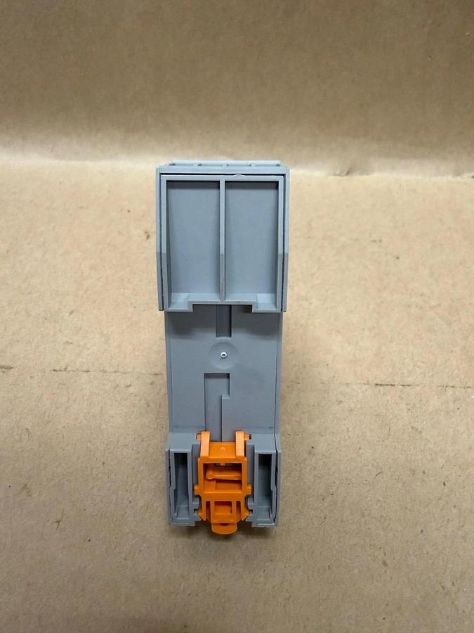 Used Phoenix Contact 2903677 Single Relay w/ RIF-2-BSC/ 4x21 Relay Base