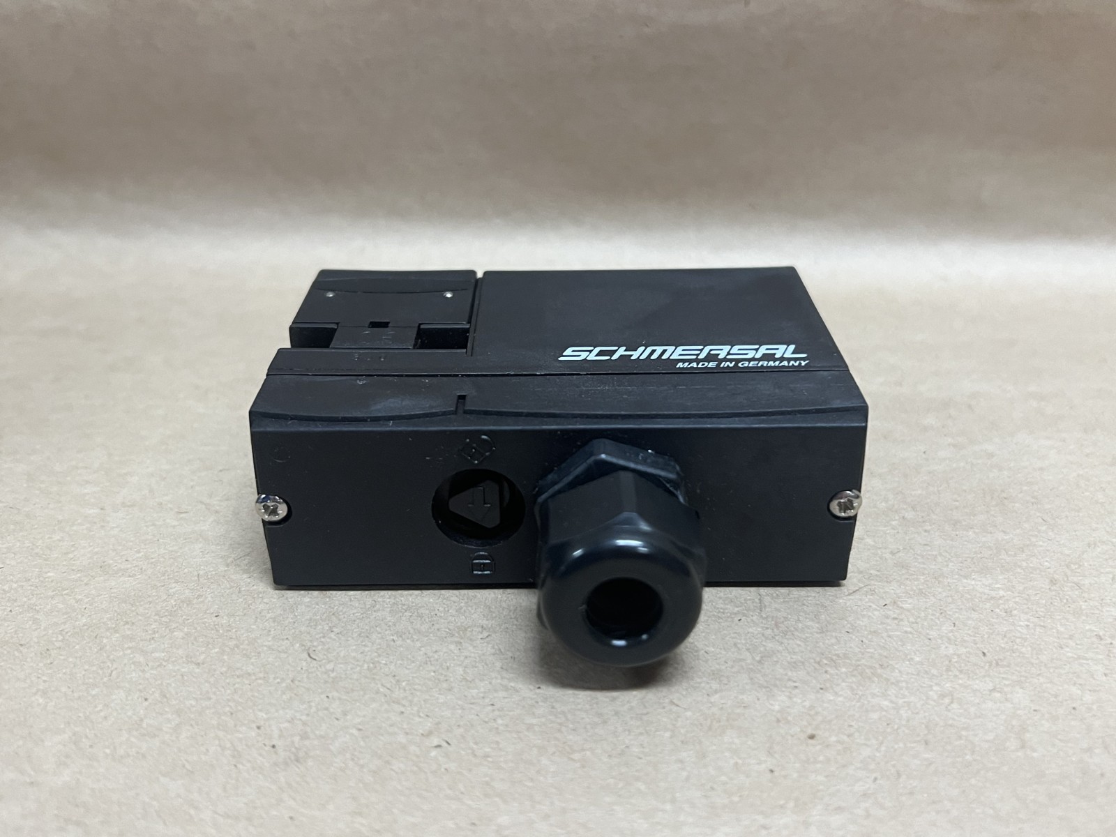 Schmersal AZM170-11ZRKA Solenoid Interlock 24VDC/24VAC 40-60Hz