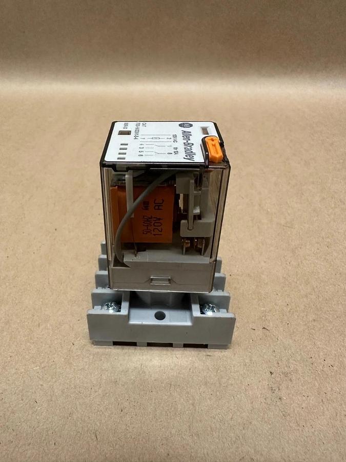 Used Allen Bradley 700-HA32A1 Tube Base Relay w/ Allen Bradley 700-HN125 Base
