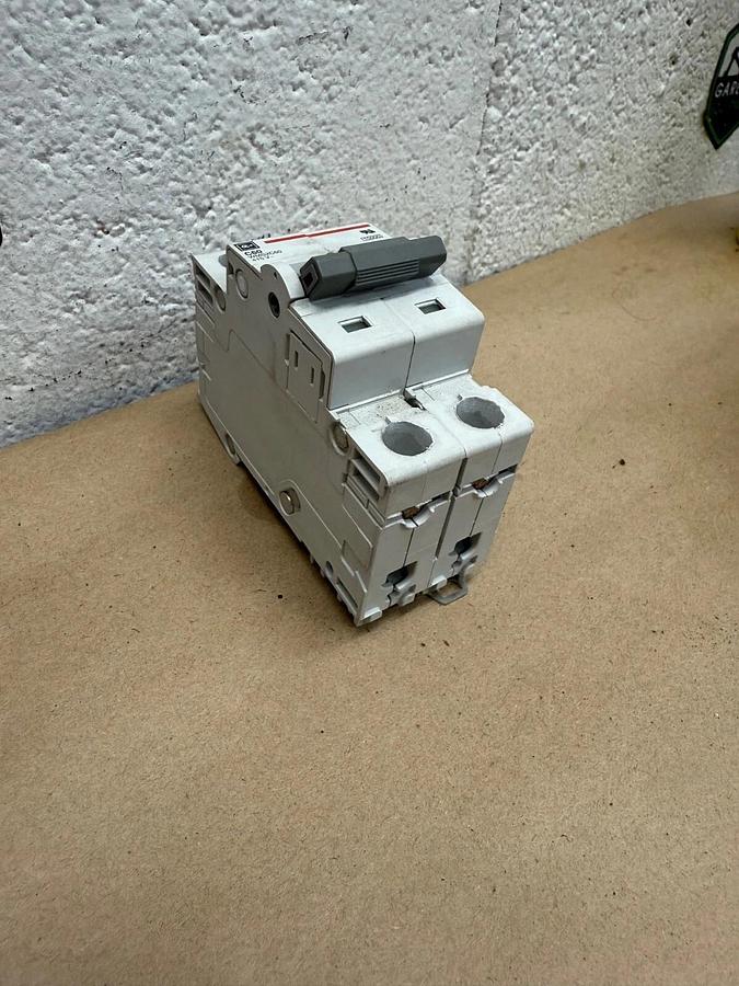 Used Cutler-Hammer WMS2C60 Miniature Circuit Breaker, 2-Pole, 60A, 415V