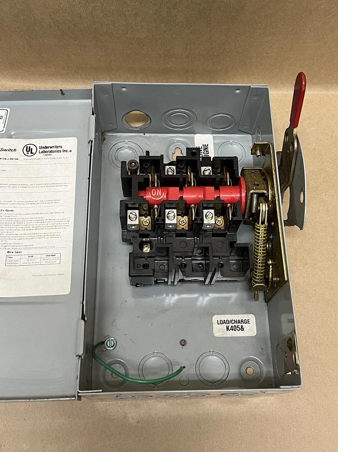 Used General Electric TGN3321 Model 8, 30A, 240VAC/250VDC Enclosed Safety Switch