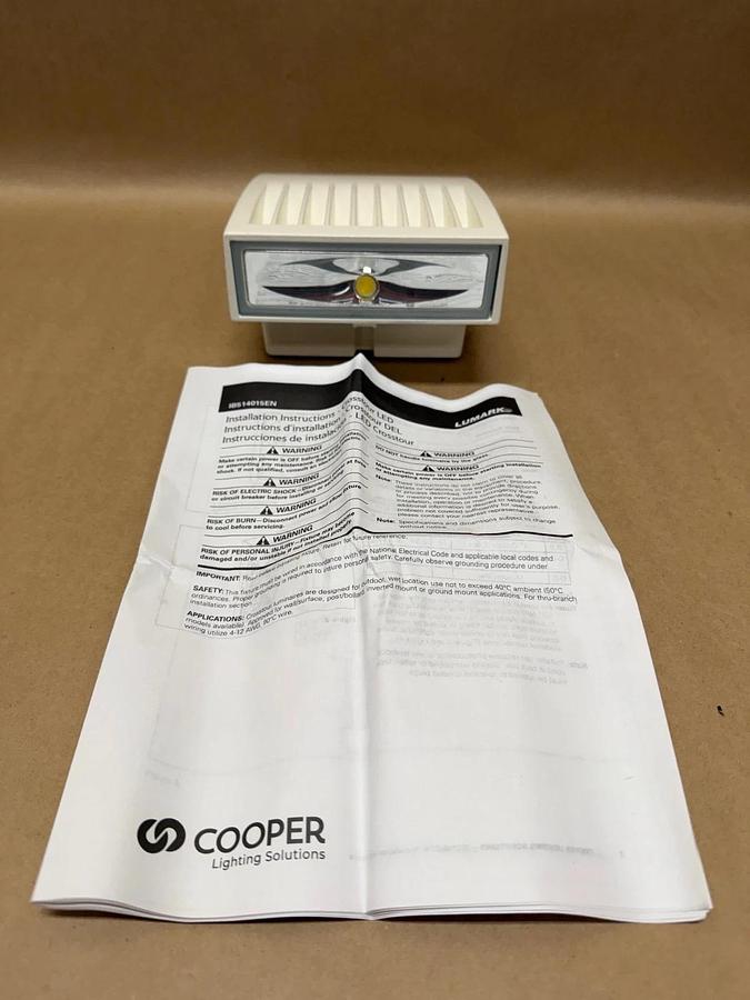 Used Cooper Lighting Crosstour LED Wall Pack 18W *NEW*