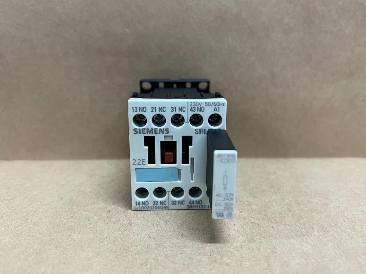 Used Siemens 3RH1122-1AP00 Contactor w/ 3RT1916 Surge Suppressor - Lot of 4