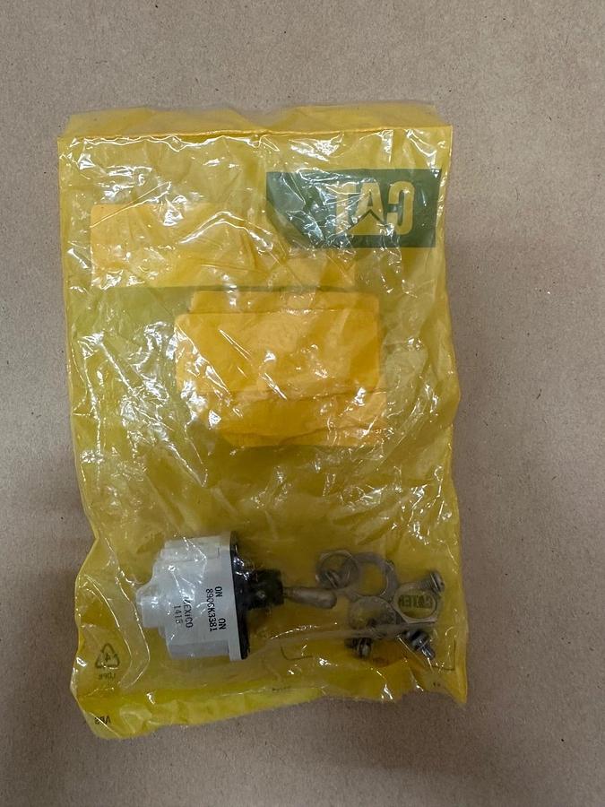 Used CAT 3T-4405 Double Pole, Double Throw 28 Volt Toggle Switch *FACTORY SEALED*