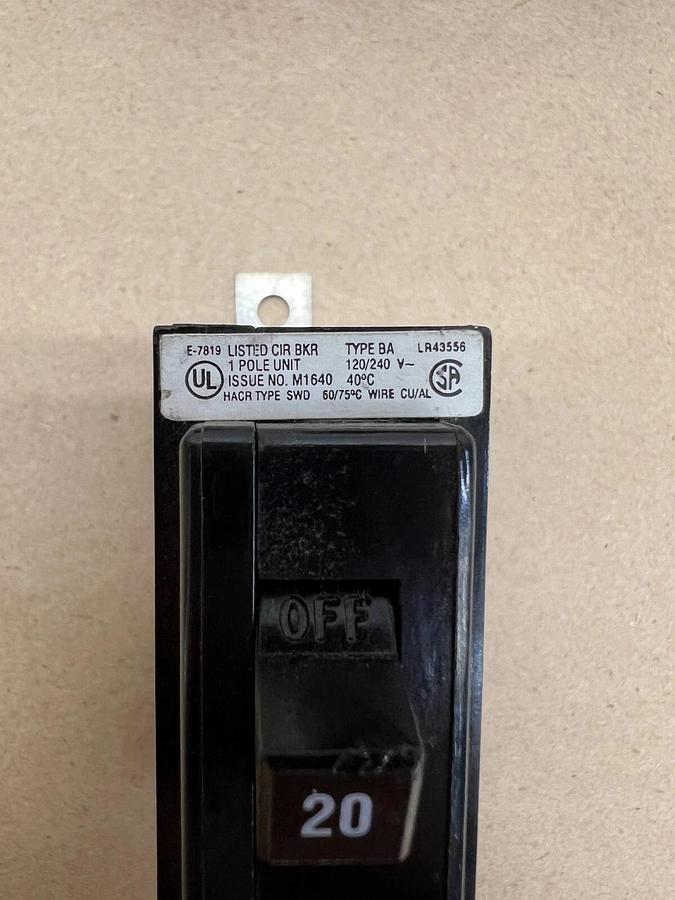 Used Cutler Hammer M1640 1 Pole Circuit Breaker, 20A - Lot of 4