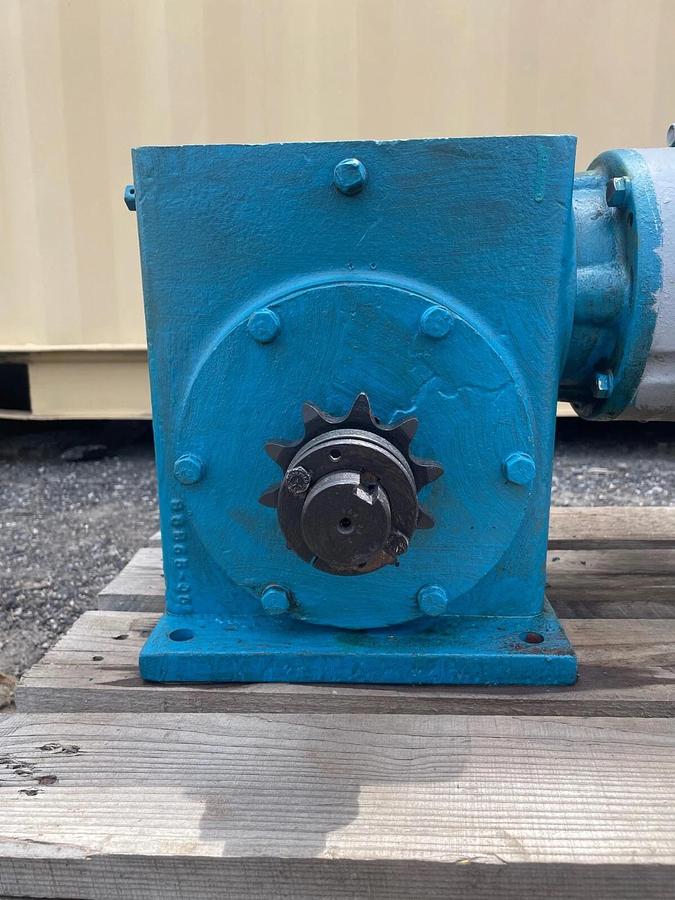 Used Reliance Electric M94628 Speed Reducer Gearbox w/ Toshiba B0024FLF2AM 3 ph Motor