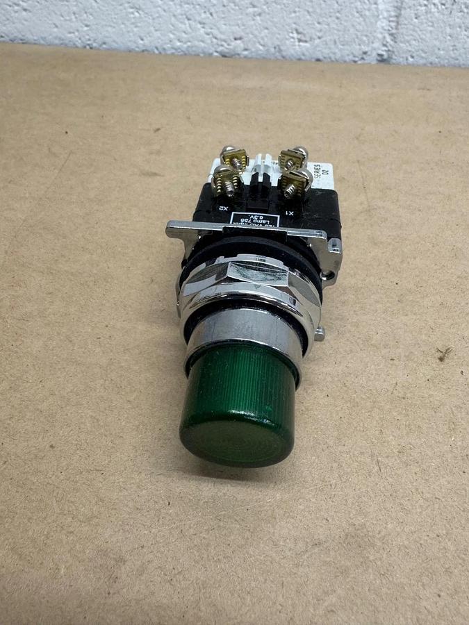 Used Eaton 10250T221LGP06 Indicating Green LED Push Button *NEW*