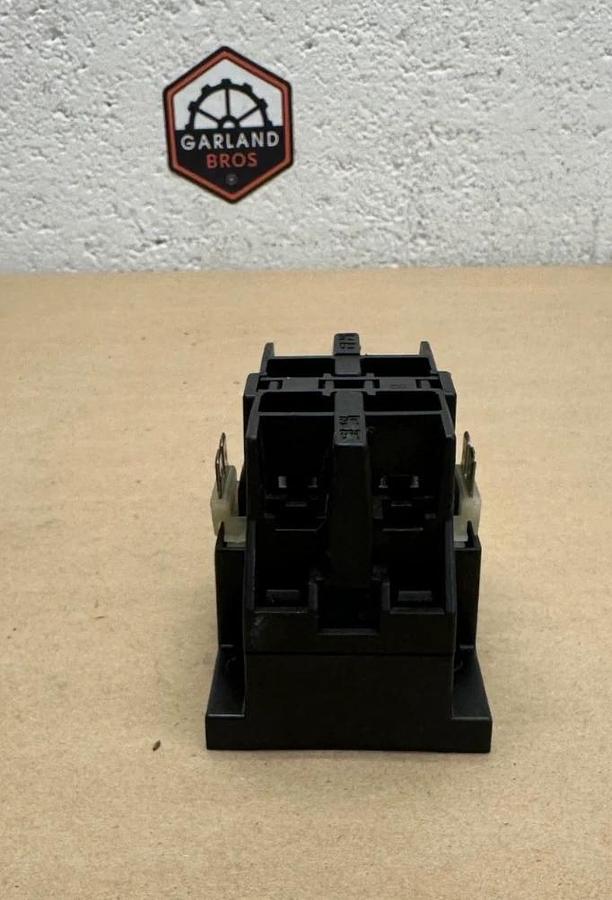 Used Square D CL8910 TY22V09 Contactor