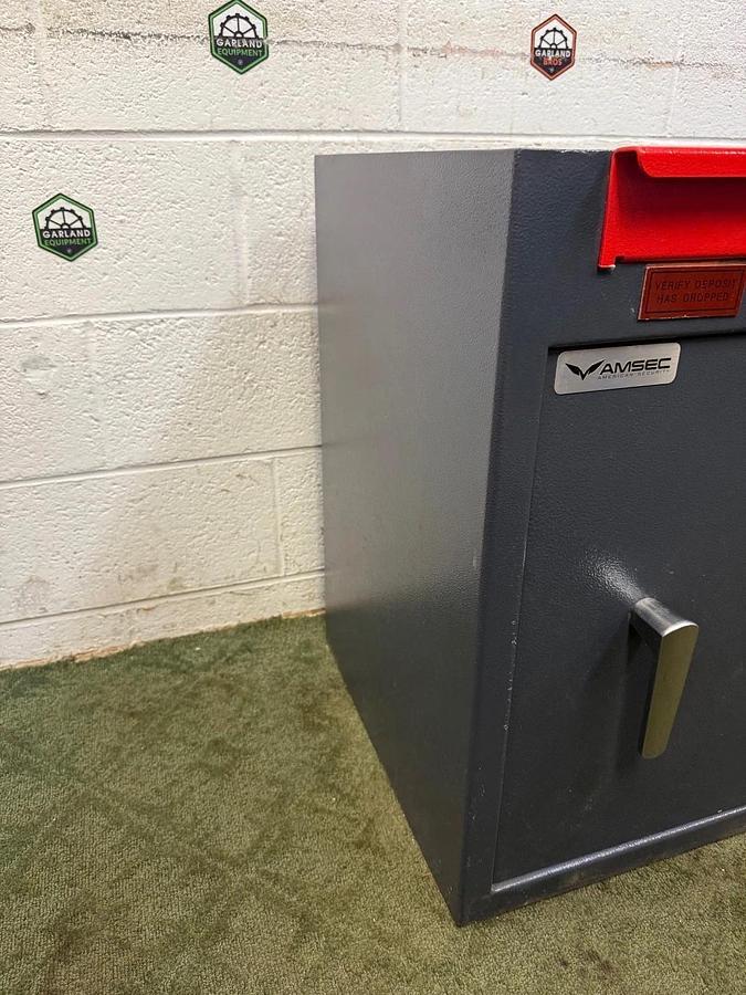 Used Amsec RMM2620SW-R Cash Management Safe Right Swing With Safe Wizard II