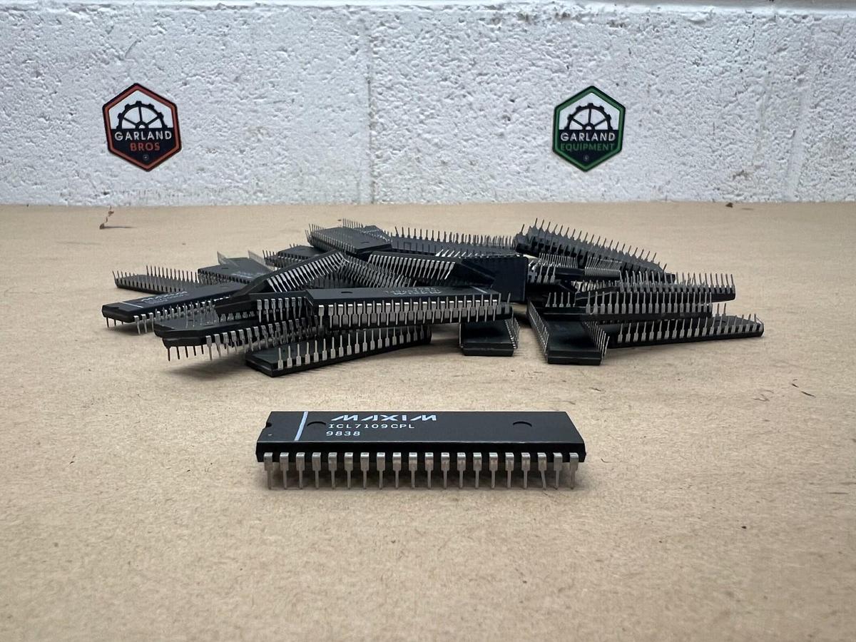 Used Maxim ICL7109CPL Converter - Lot of 55