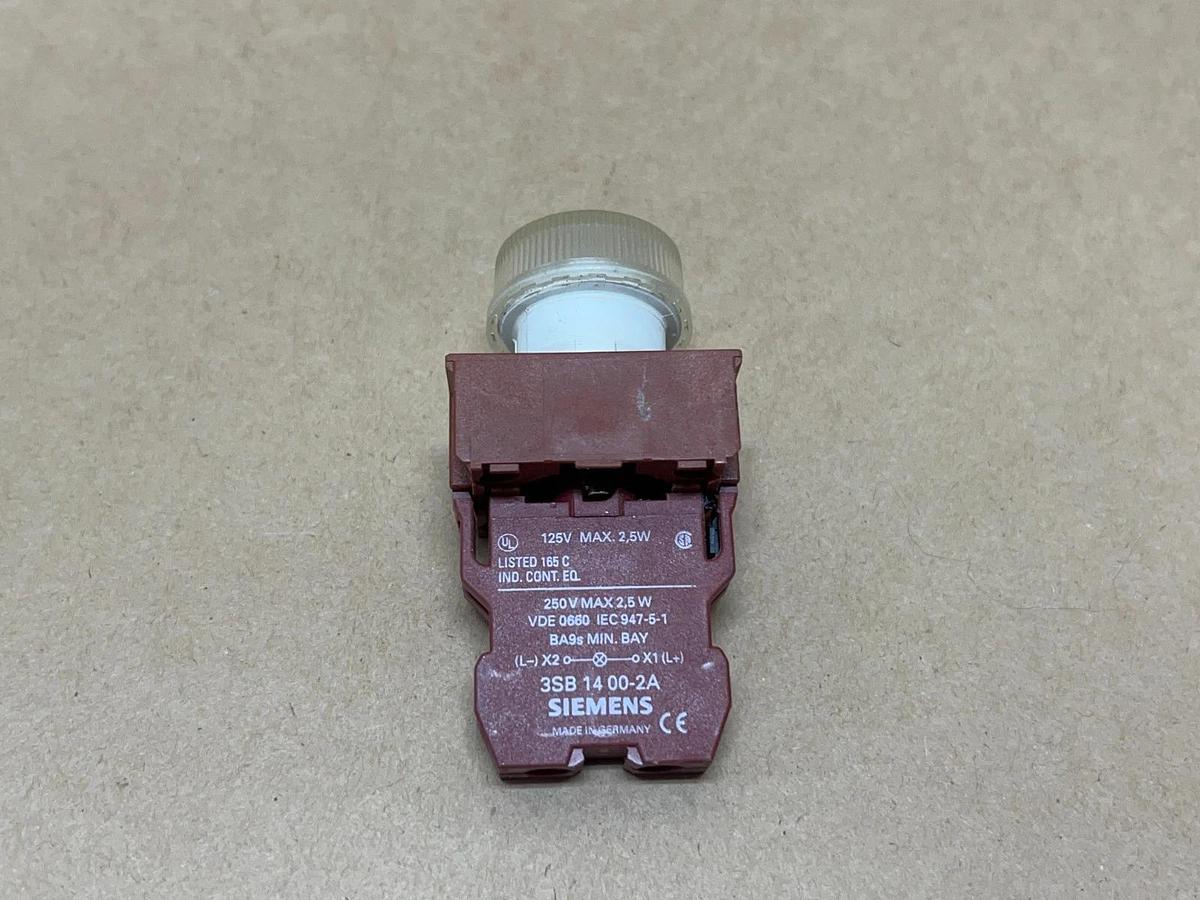 Used Siemens 3SB 1400-2A White Indicator Light w/ Contact Block
