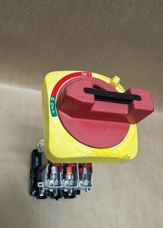 Used Allen Bradley 1942-NC030P3 Ser B, Rotary Disconnect Switch, 194R-HS4E