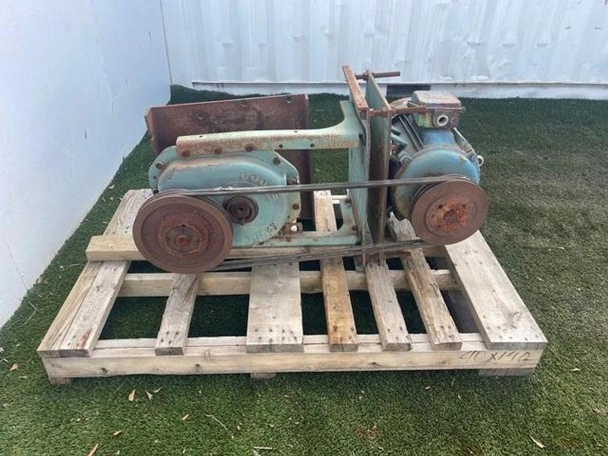 Used Dodge TA4207H9 Speed Reducer, Ratio 9.23:1 w/ North American Elec 25HP, 1760 RPM