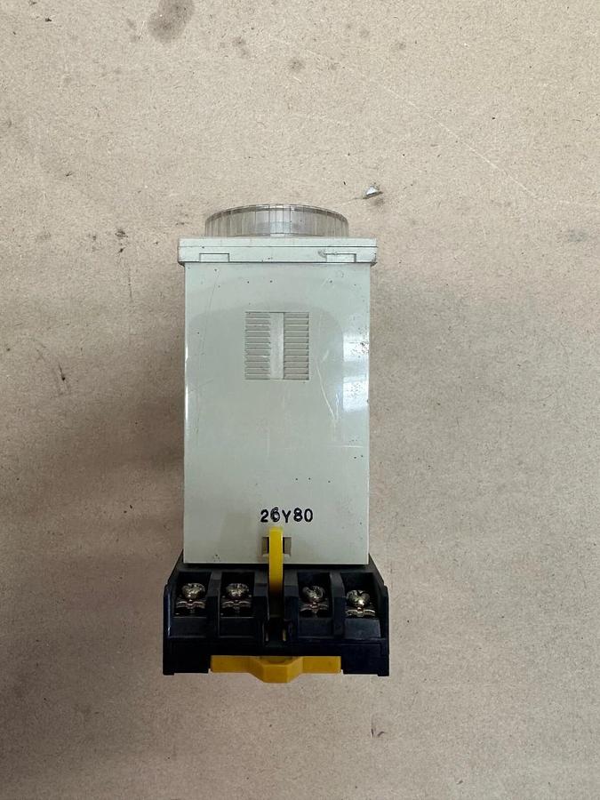 Used OMRON E5C2-R20J Temperature Controller