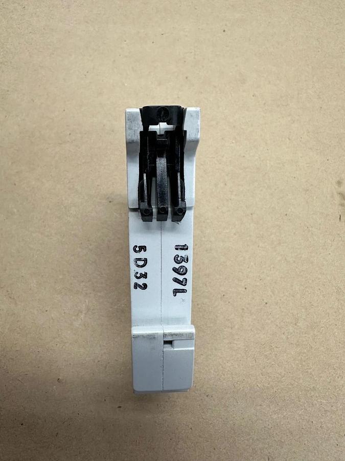 ABB 2CDS251001R0321 Circuit Breaker *NEW*