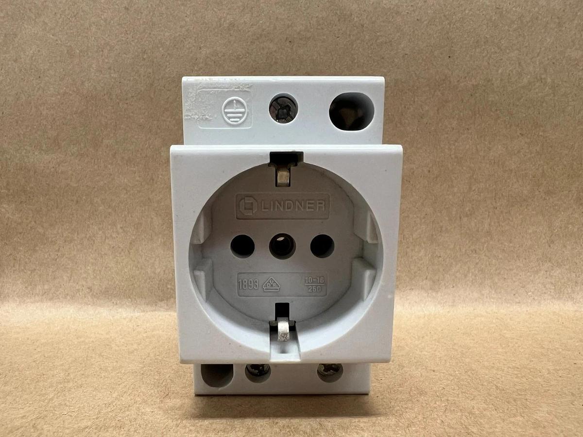 Used Lindner 1893 10-16/250 Socket Outlet - Lot of 2