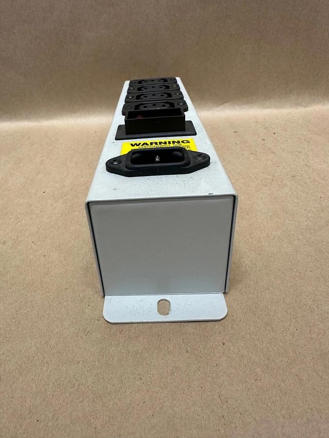 Used IEC 62100 10A Power Strip, 4 Outlets, Vertical Rack