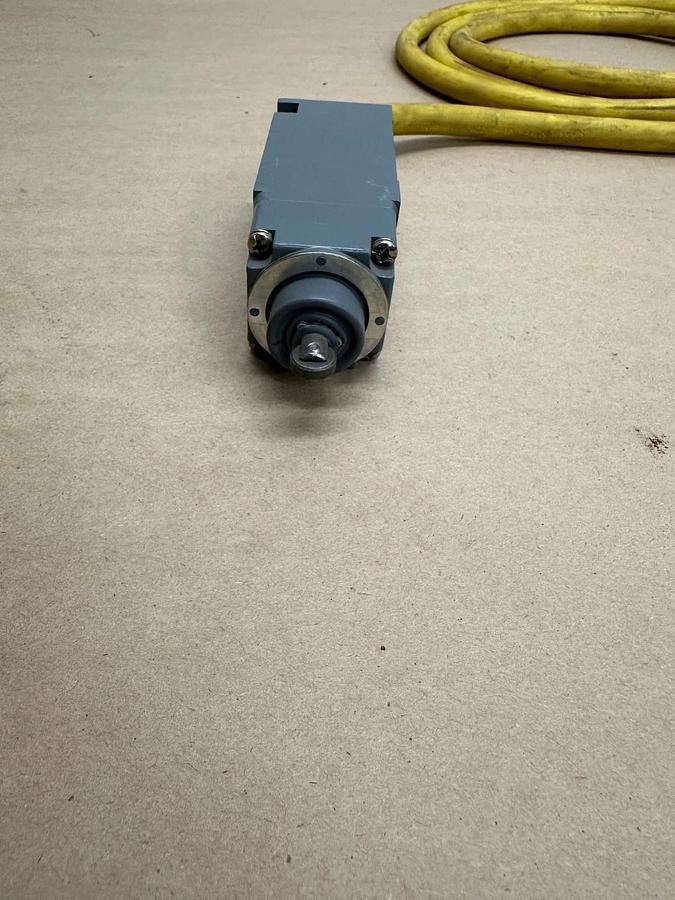 Used Cutler-Hammer E50SA6P Limit Switch