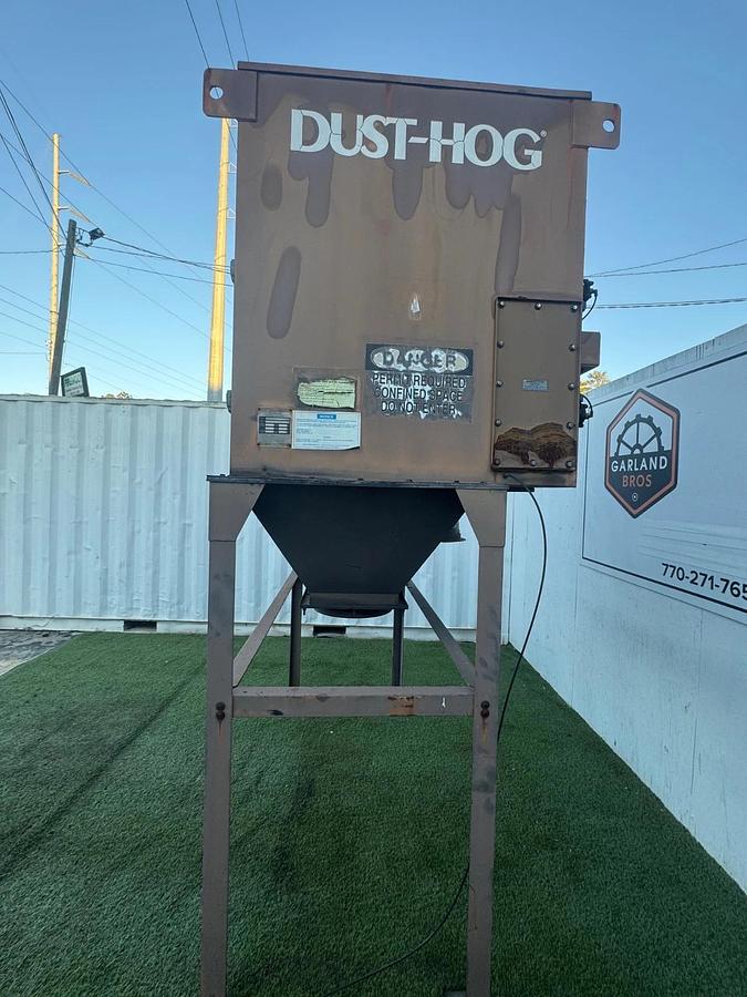 Used United Air Specialist FJL8-0B 8-Cartridge Dust Collector