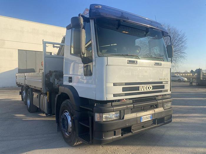 Usato 2002 iveco EUROTECH 260E28 CON GRU