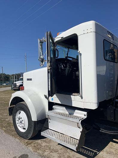 Used KENWORTH W-900
