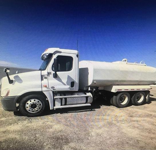 Used 2012 FREIGHTLINER Freightliner M2 106