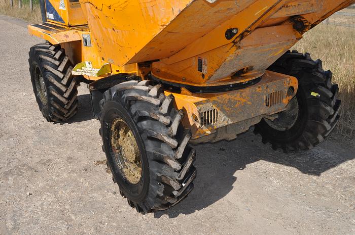 Used 2015 THWAITES 3 TONNE SWIVEL