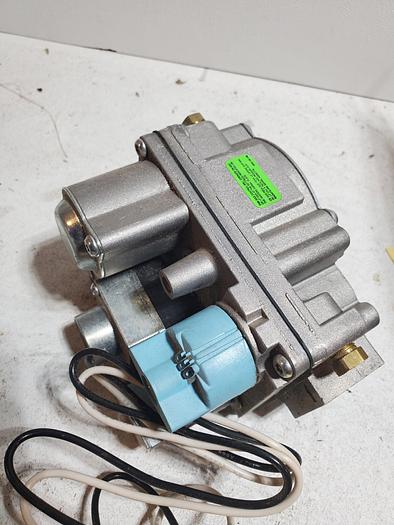 Used White Rodgers Carrier Gas Valve 36E39A 201 *FREE SHIPPING* (K2)