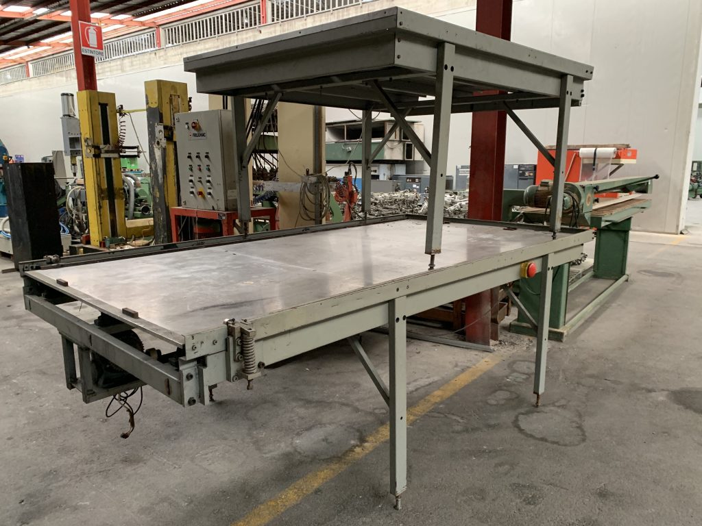 Used Pressa fustellatrice marca Comaco