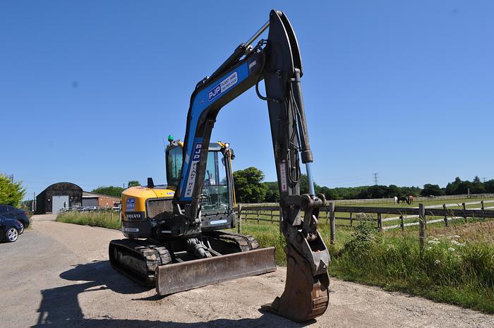 Used 2017 VOLVO ECR88D