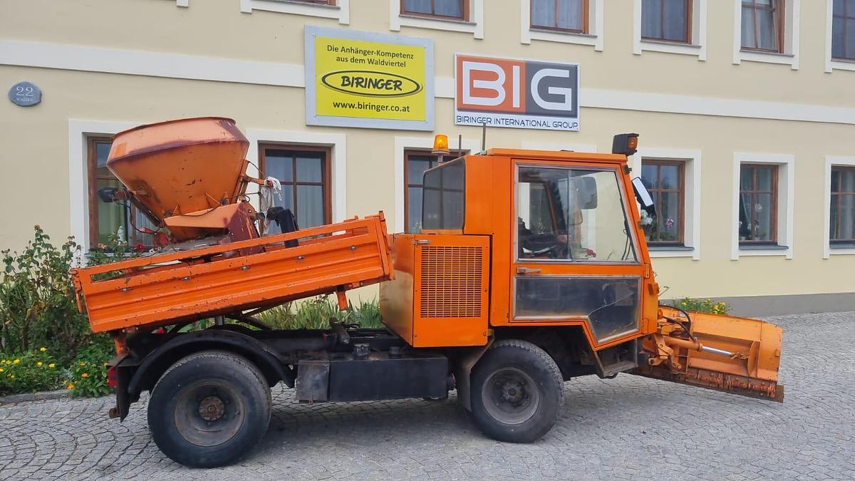 Gebraucht 1994 Boki HY1350 Kommunalfahrzeug mit Schneepflug und Sand / Salzstreuer
