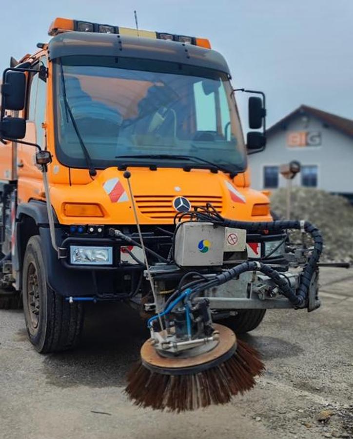 Gebraucht 2011 Mercedes Benz Unimog U400 Kehrmaschine