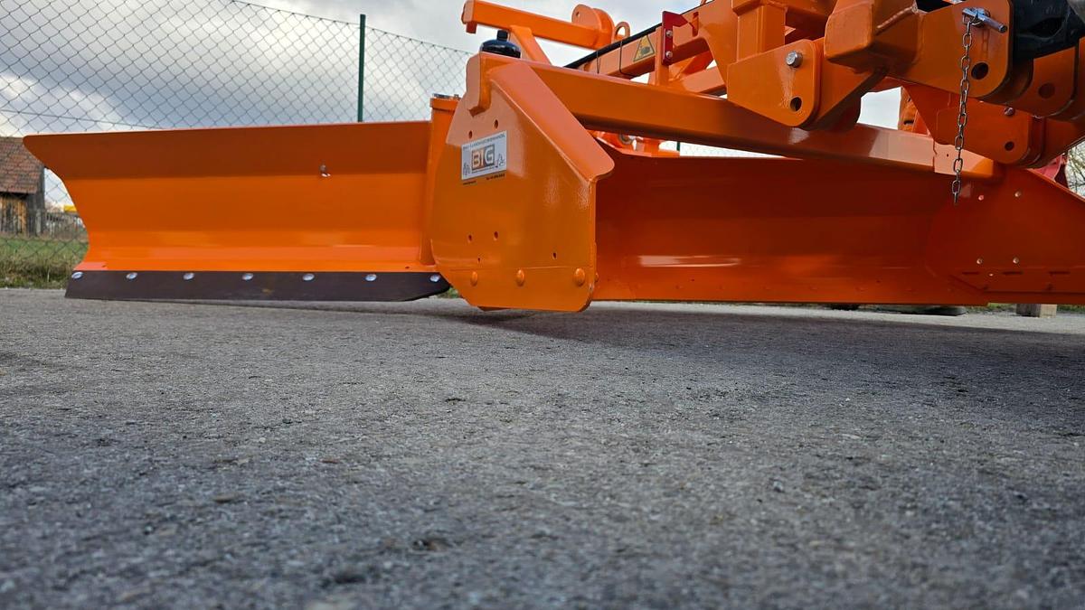 MS Grader inkl. universeller Schubrahmen 205 K