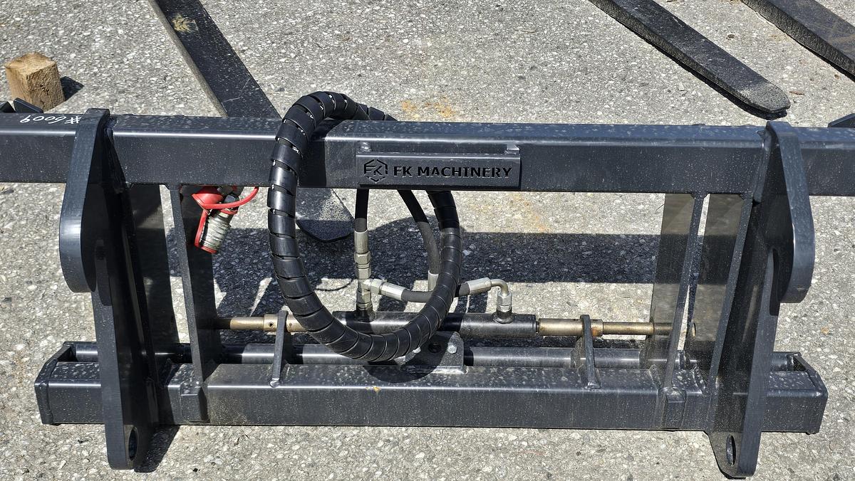 FK Machinery Hydraulischer Adapter mit Liebherr auf Euro Aufnahme