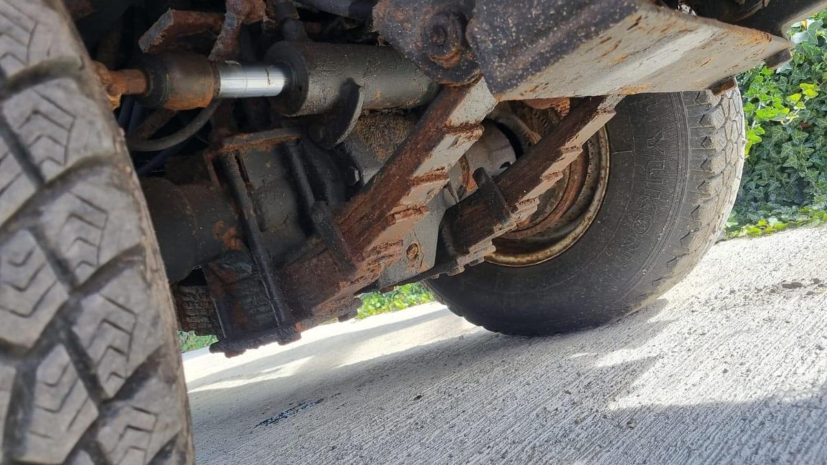 Gebraucht 1994 Boki HY1350 Kommunalfahrzeug mit Schneepflug und Sand / Salzstreuer