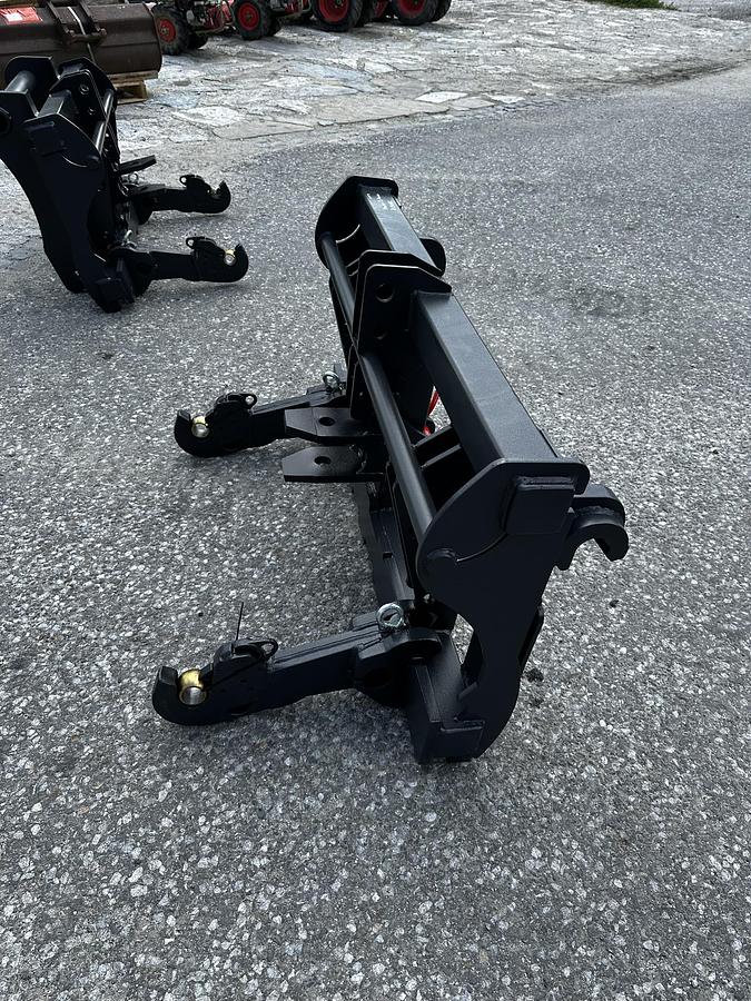 2025 BIG Adapter Merlo auf Dreipunkt Aufnahme