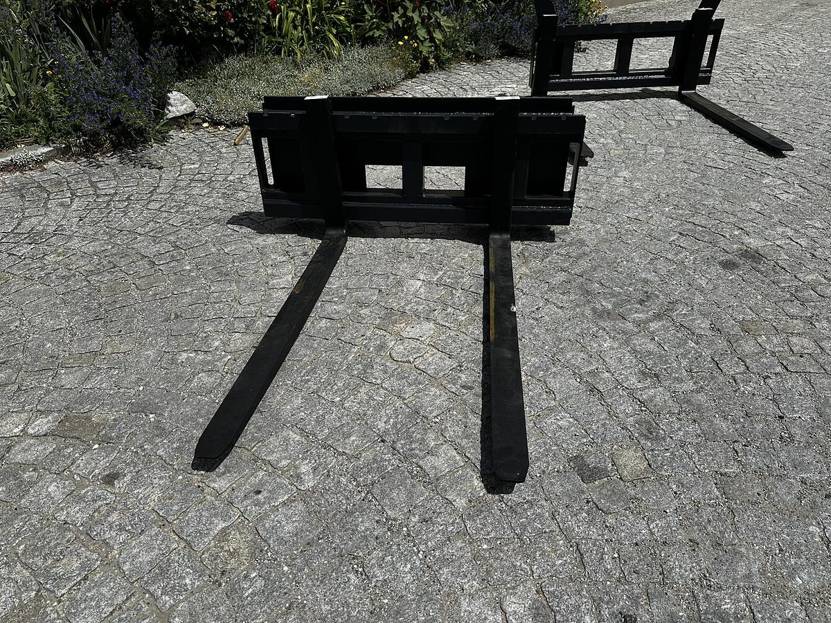 2025 BIG Palettengabel mit Bobcat 114cm Aufnahme