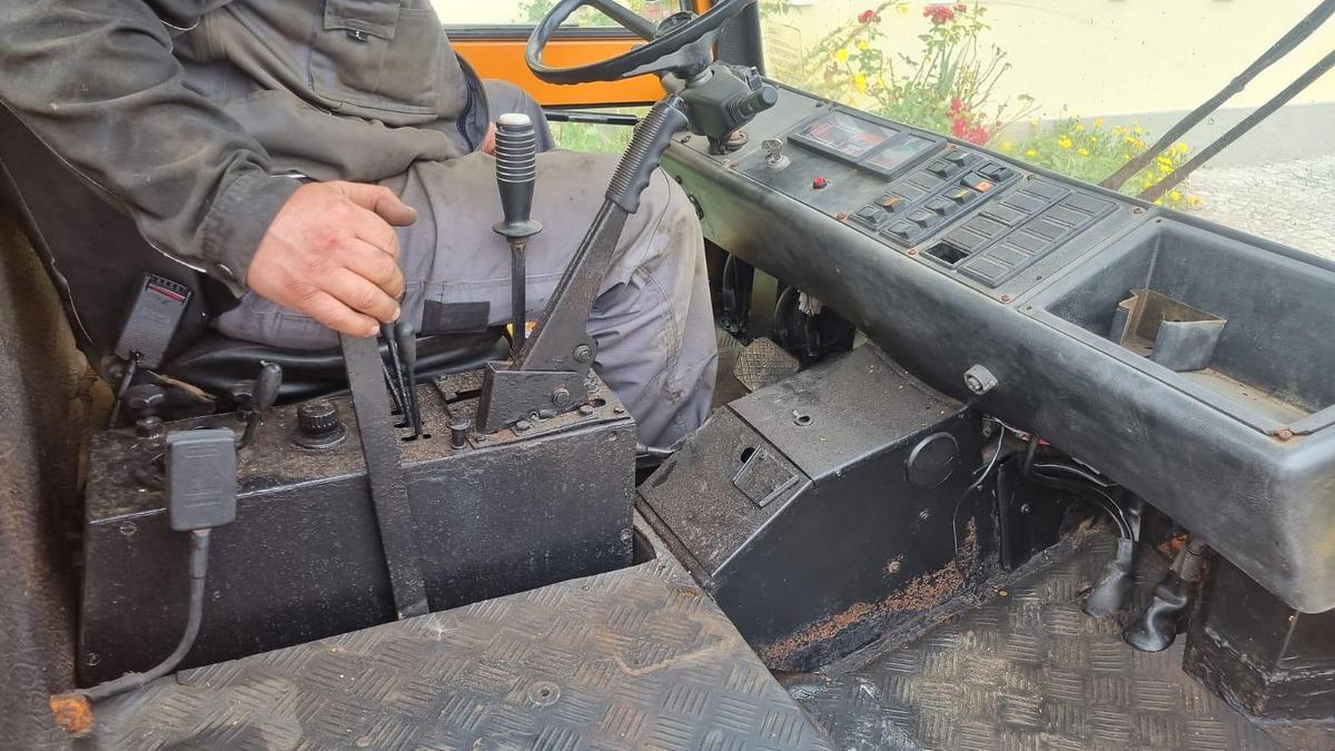 Gebraucht 1994 Boki HY1350 Kommunalfahrzeug mit Schneepflug und Sand / Salzstreuer