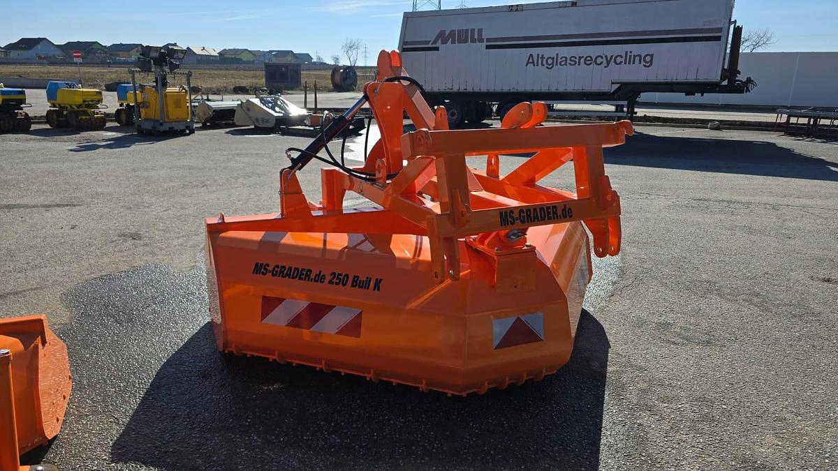 MS Grader 250 K BULL