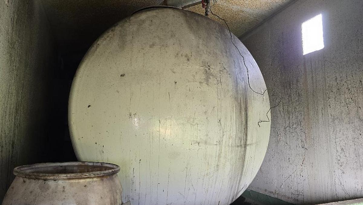 Gebraucht BIG Hakenliftcontainer mit 5000 l Tank