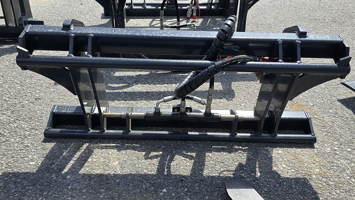 FK Machinery Hydraulischer Adapter mit Liebherr auf Euro Aufnahme